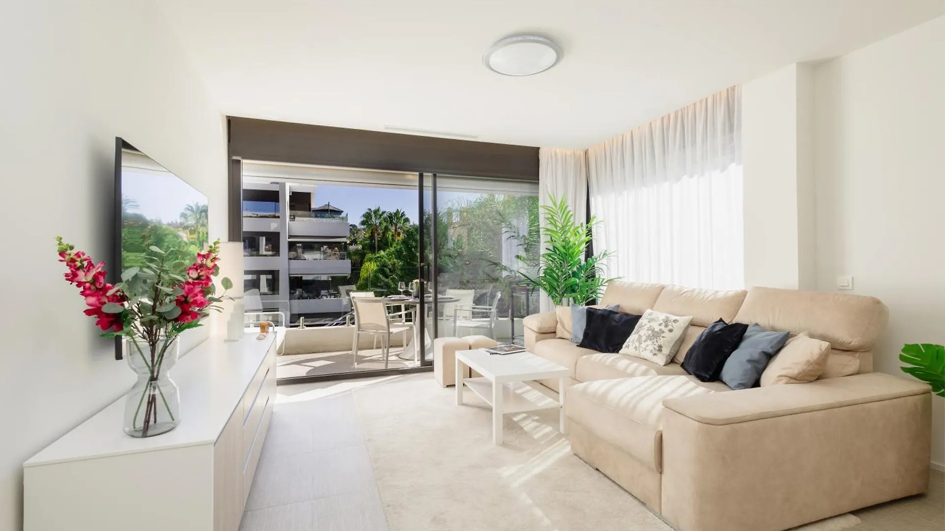 Apartment Next To The Beach In Dunes Beach Marbella Spanje