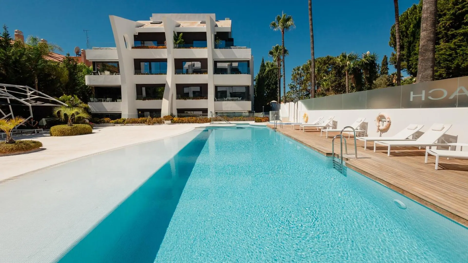 Apartment Next To The Beach In Dunes Beach Marbella