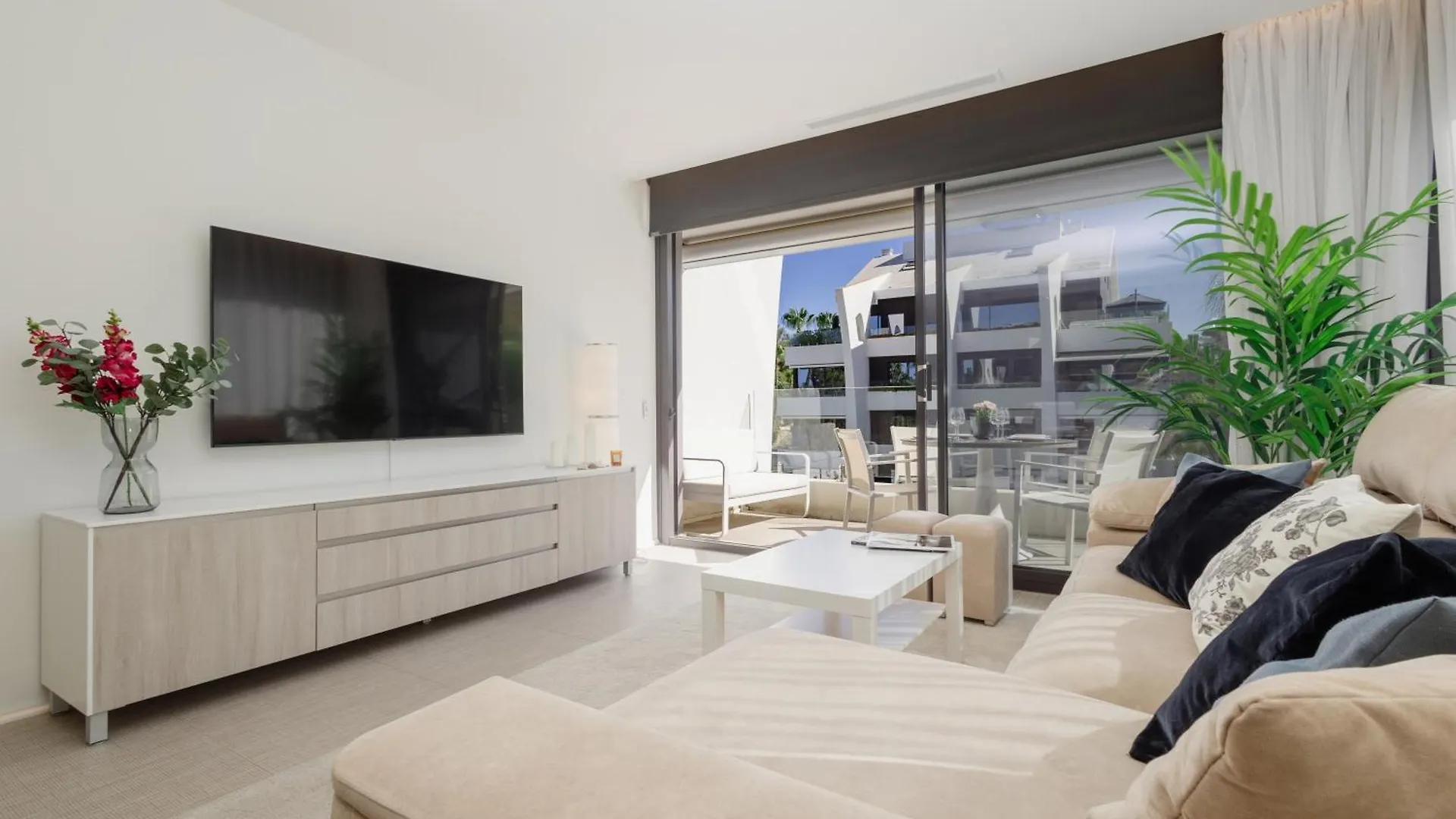 Apartment Next To The Beach In Dunes Beach Marbella