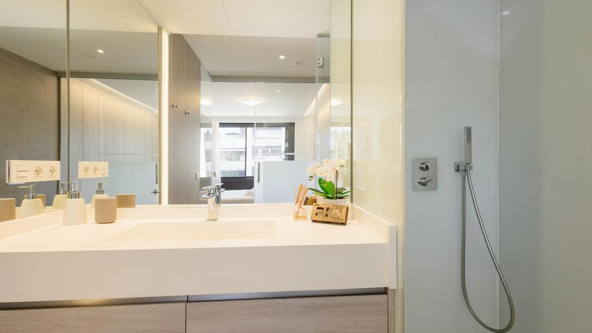 Apartment Next To The Beach In Dunes Beach Marbella