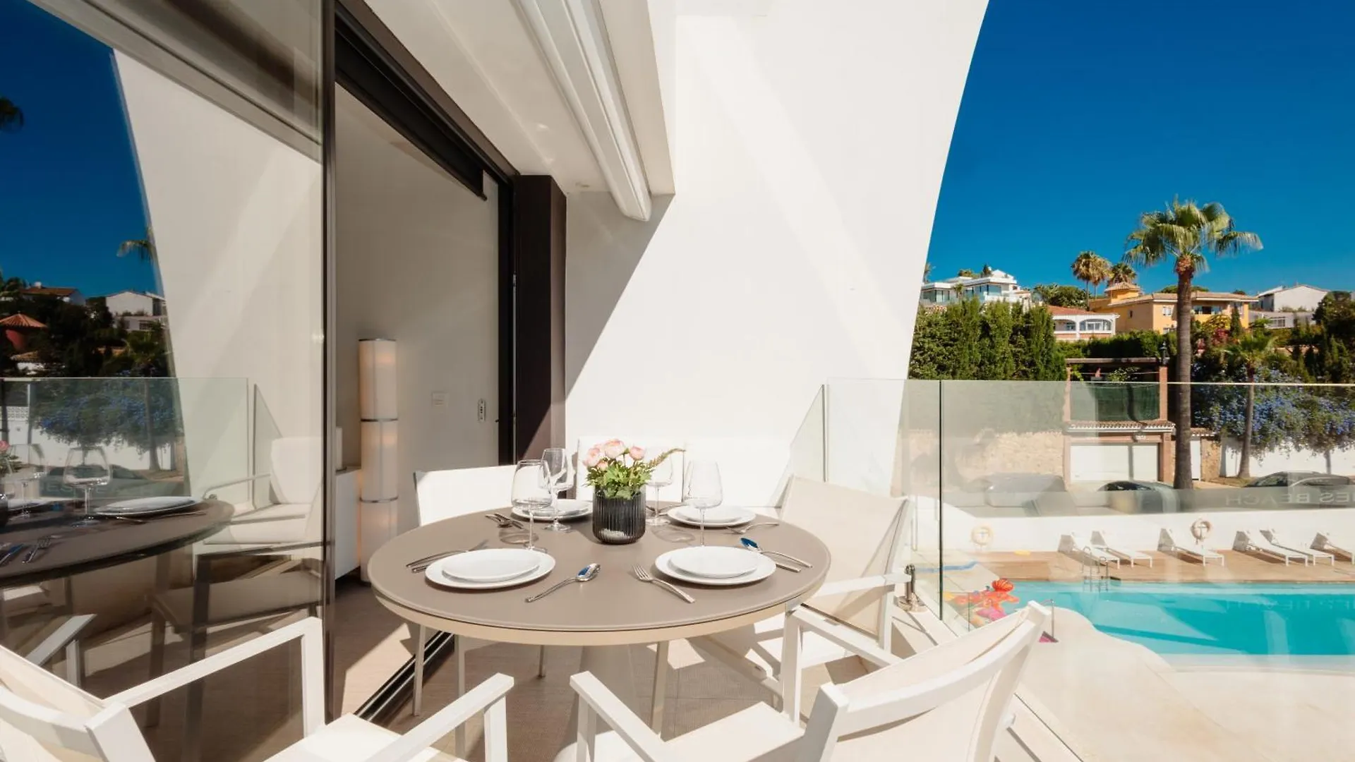 Apartment Next To The Beach In Dunes Beach Marbella