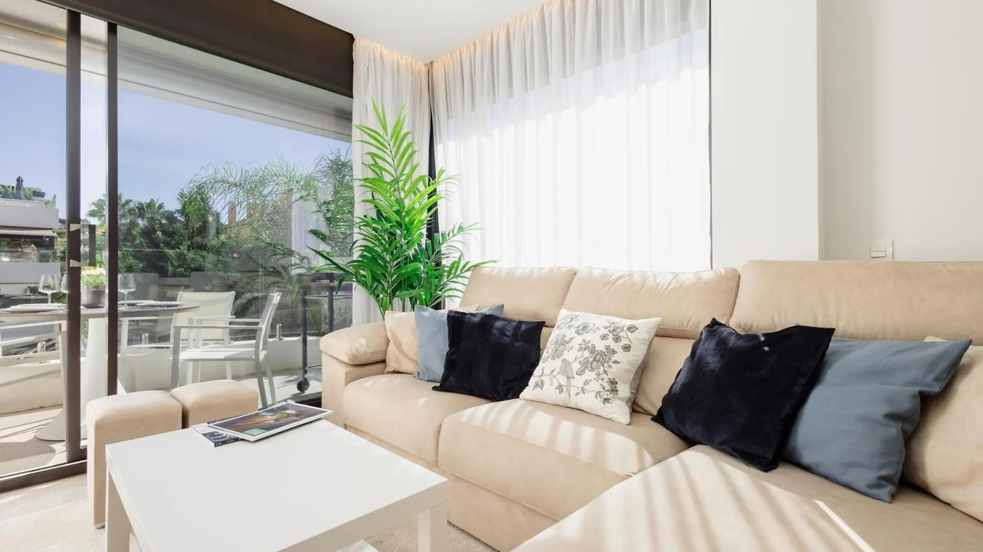 Apartment Next To The Beach In Dunes Beach Marbella