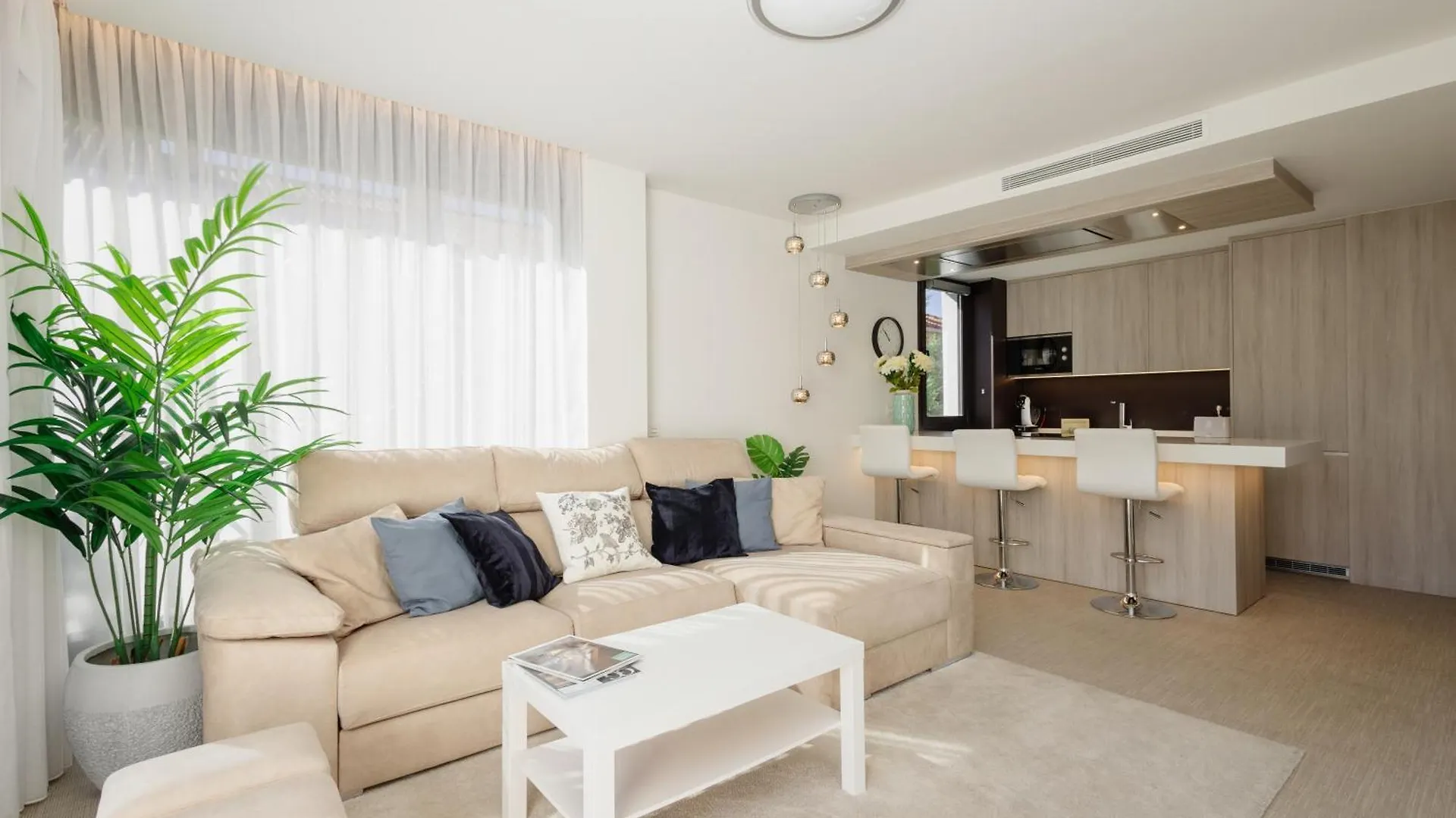 Apartment Next To The Beach In Dunes Beach Marbella